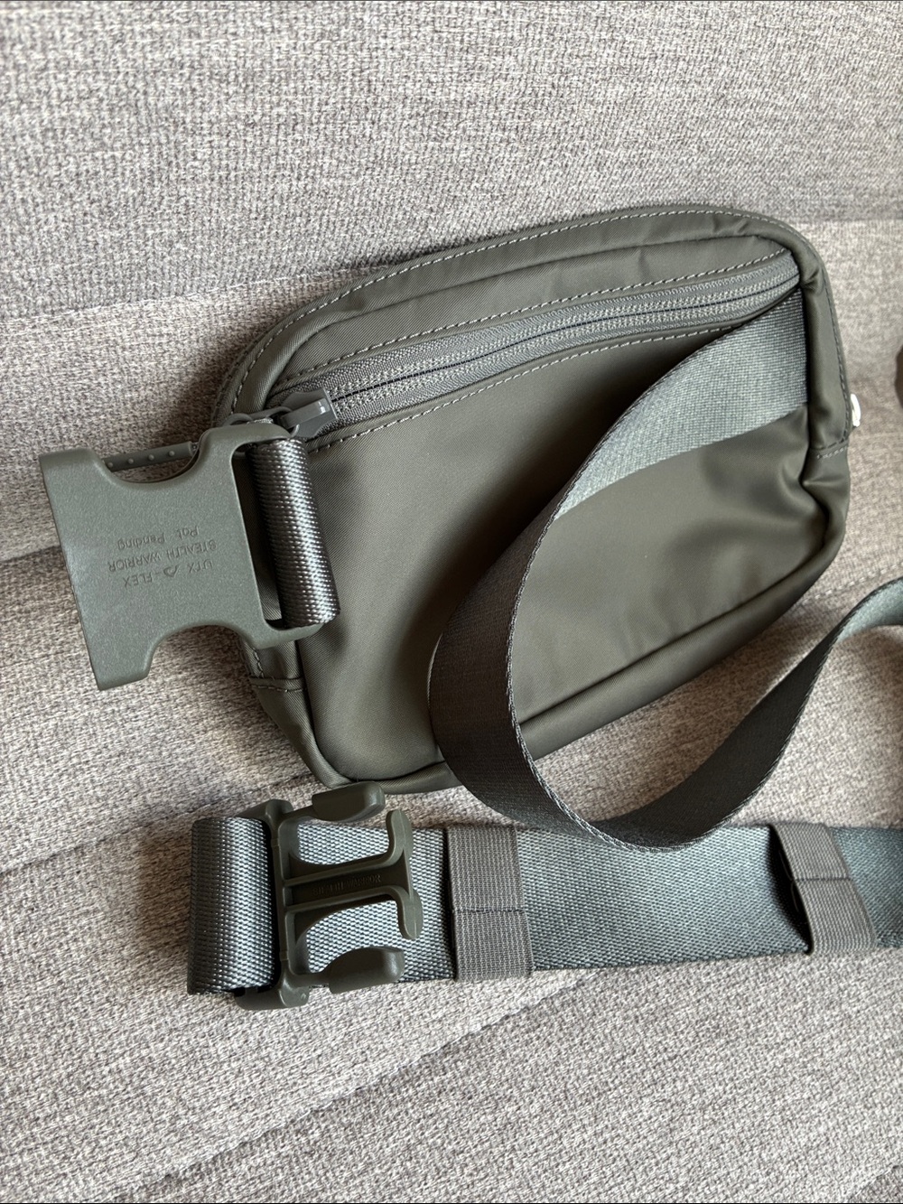 Lululemon 1L Everywhere Belt Bag (Olive or Gray) - Picture 9 of 12